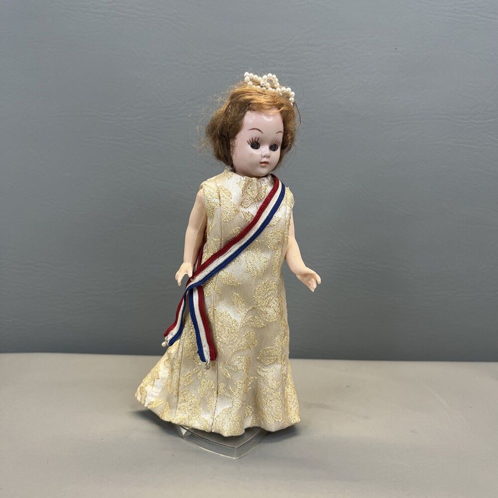 Queen Elizabeth II of England Doll Fashioned by Pauline Mayberry Vintage sleepy